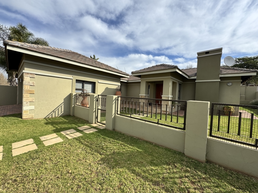 To Let 3 Bedroom Property for Rent in Wilkoppies North West